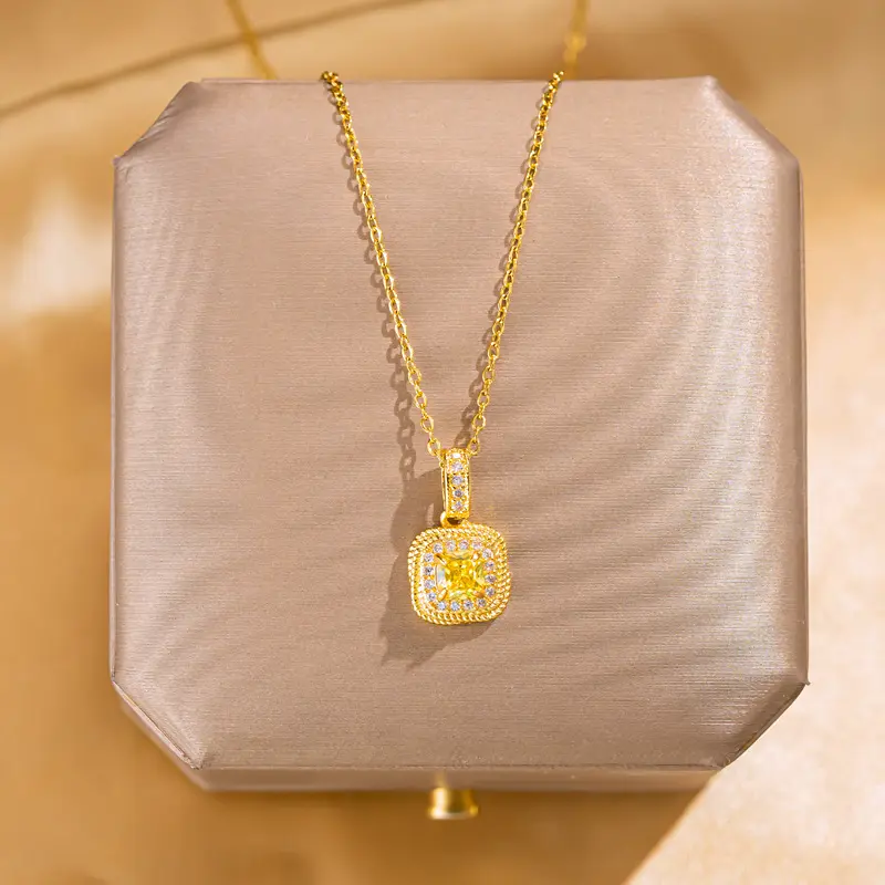 Hypoallergenic Fashionable Golden Cube Sugar Titanium Steel Necklace for Women Choker Elegant Refined Zircon Square Diamond Pendant Jewelry Friend Gift