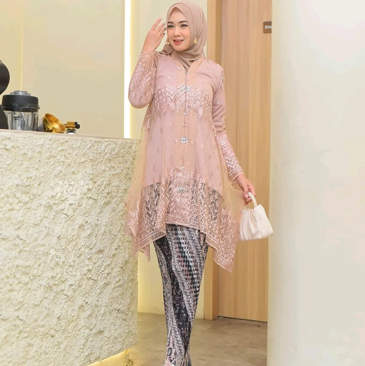 Kebaya Modern Setelan Kebaya Floy Tulle Bordir Mutiara Mix Payet ...