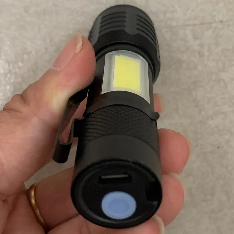 ĐÈN PIN CẦM TAY MINI T2, THIẾT KẾ THÂN HỢP KIM NHÔM NHỎ GỌN 10CM - 3 CHẾ ĐỘ SÁNG CÓ ZOOM XA GẦN - SẠC USB SIÊU TIỆN. 7