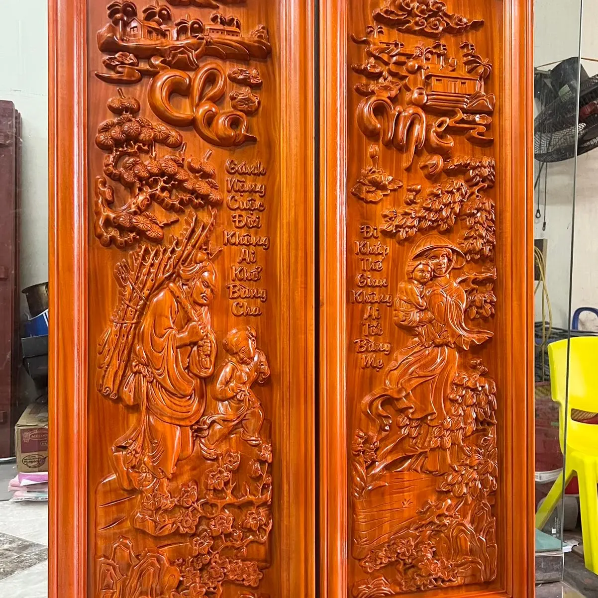 Tranh cha mẹ, kích thước : 37 x 107 dầy 4cm