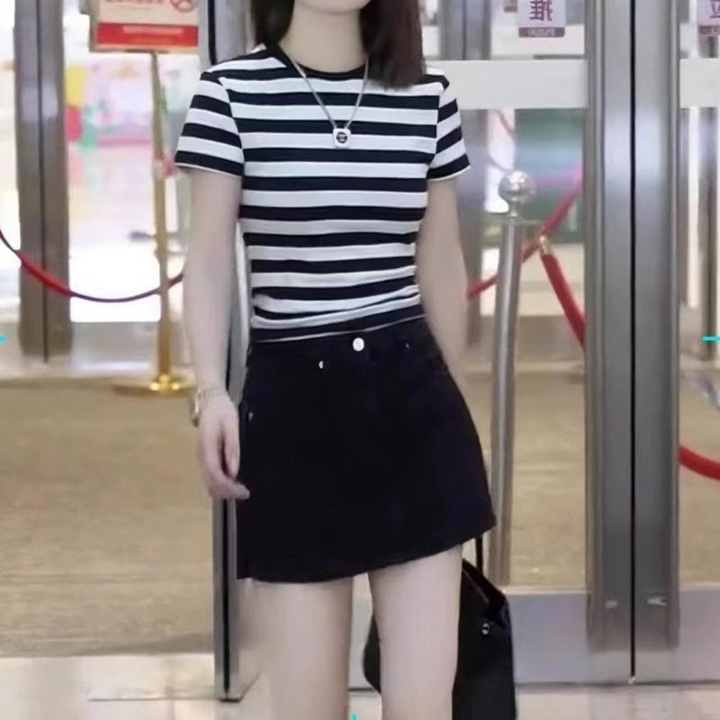 Áo Thun Sọc, Trắng Đen, ngắn Tay, Cổ Tròn, Phong Cách Hàn Quốc, Hàng Mới Về, Thường Ngày, Dáng Ôm, Thích Hợp Cho Mùa Hè, Áo Ôm Sát, Dễ Phối Đồ, Thời Trang, Dành Cho Nữ 2