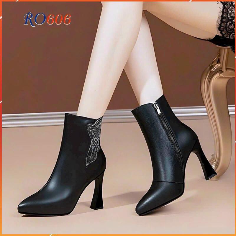 Giày boot bốt nữ cổ thấp 10 phân hàng hiệu rosata hai màu đen trắng cao cấp ro606
