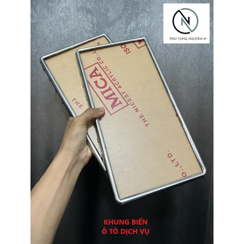 Bộ Khung biển số INOX trắng ô tô xe hơi xe tải có mica kèm viền bao inox dùng cho biển vuông kích thước 17cm x34cm 0