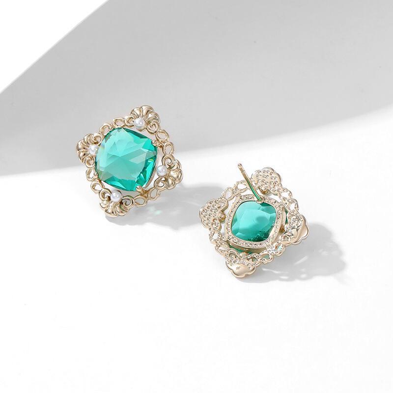 Product Introduction of Silver  high-end with French pattern hollow out for women, niche daily minimalist temperament earrings 14