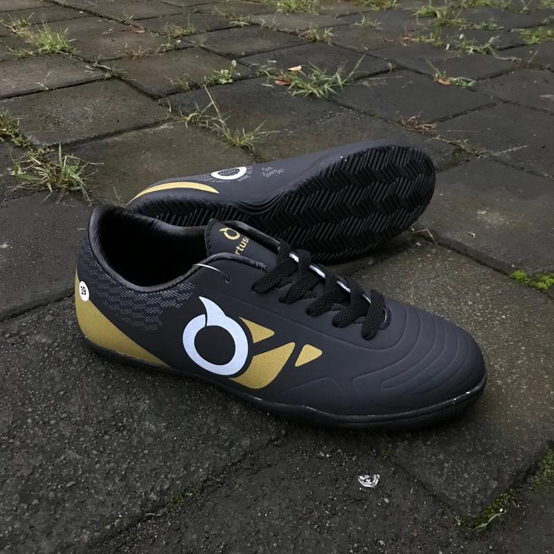 Sepatu Futsal Ortuseight 1