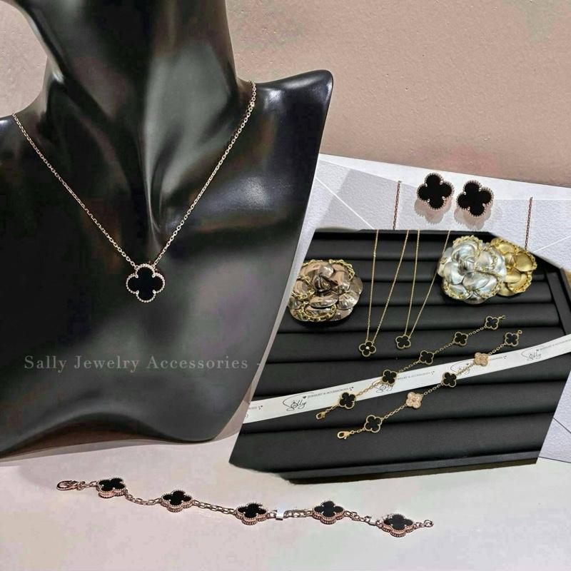 [Lẻ] Cỏ 4 lá Đá Đen, gồm: dây chuyền, khuyên tai, lắc tay. Trang sức hongkong cho phái đẹp sành điệu