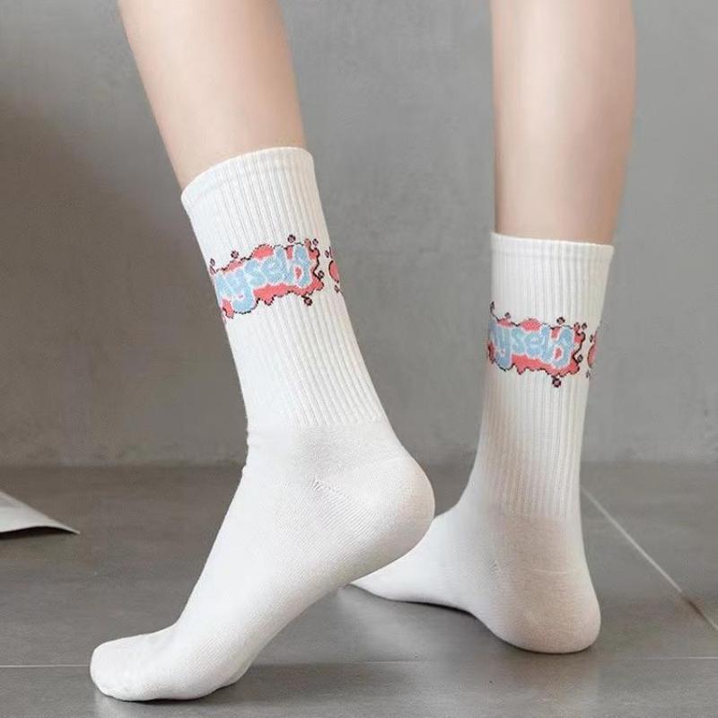 ถุงเท้าสตรีท ข้อยาว ลายกราฟฟิตี้ ผ้าCOTTON สีพื้น ผ้ายืด หลากสีStreet Style White Socks Graffiti Stockings  สินค้าดี  Clothing Women เสื้อผ้า 2