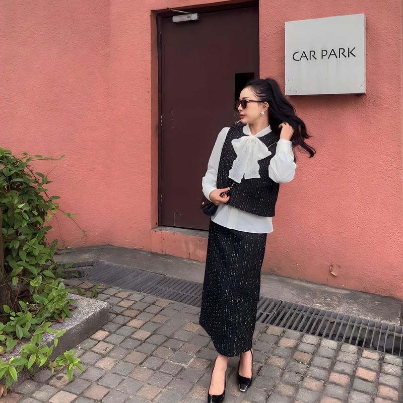Set Áo Gile Nữ Dạ Tweed Kèm Chân Váy Dáng Dài Và Áo Sơ Mi Màu Đen Sọc Trắng Women Kem Quần Top