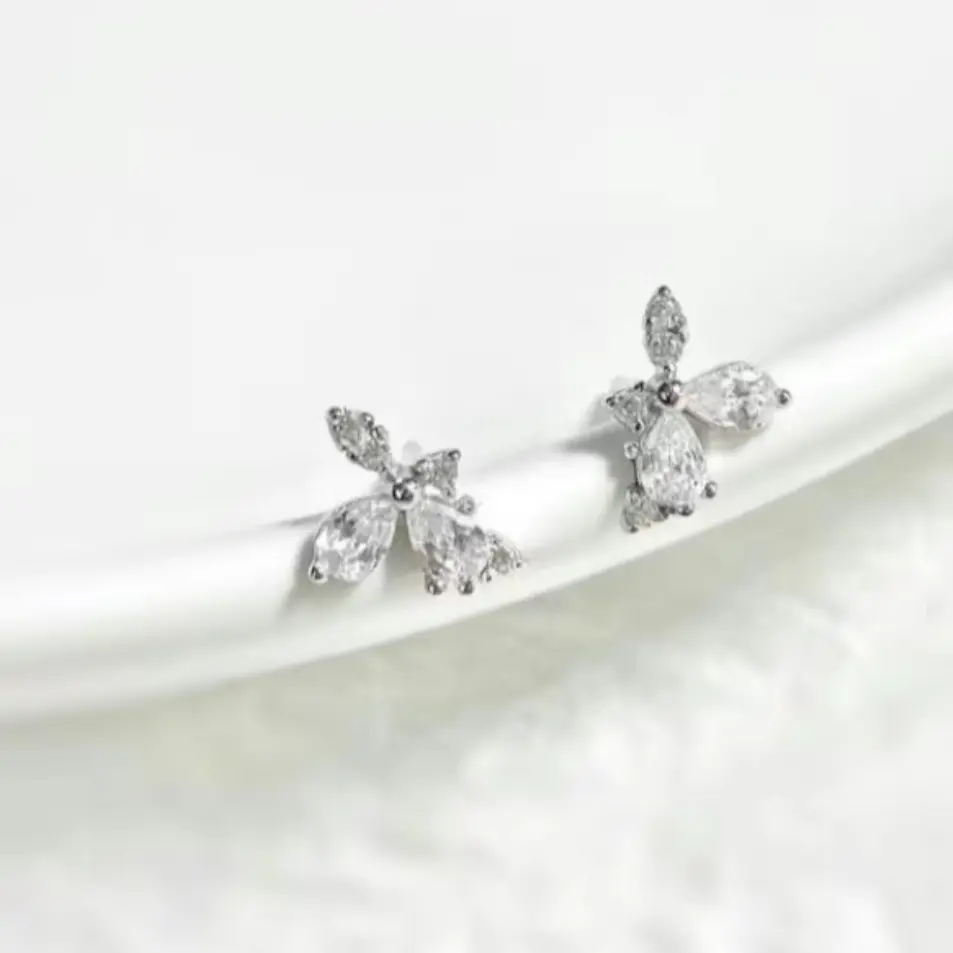 [057] Bông tai bạc SolSilver dáng đá xinh
