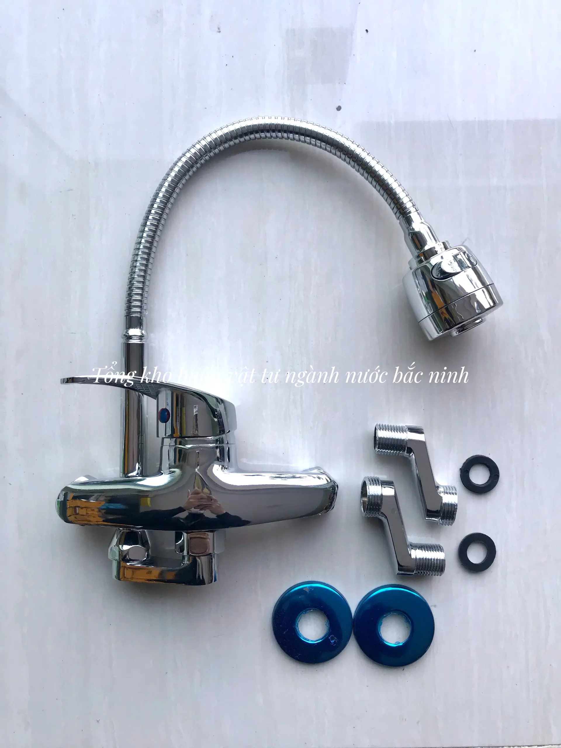 Vòi Rửa Bát Cắm Tường Mềm Nóng Lạnh Quả Xoay - Tặng kèm đôi chân nóng lạnh - Vòi rửa bát nhiều chế độ