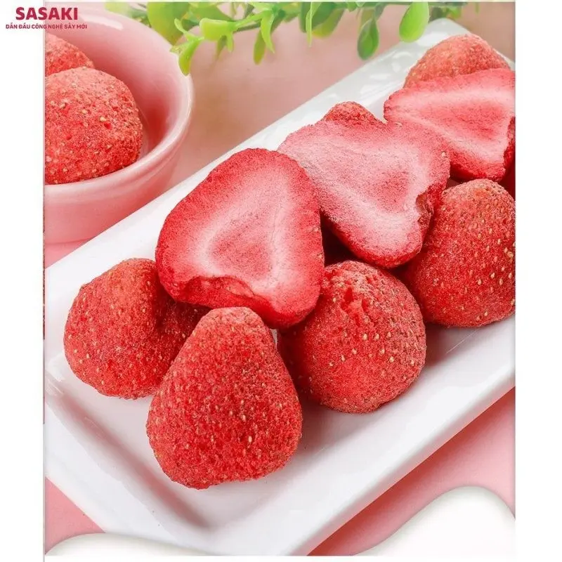 Dâu Tây Đà Lạt Sấy Thăng Hoa - GIÒN XỐP NGON NGON Snack Ăn Vặt - bánh kẹo tết 2025