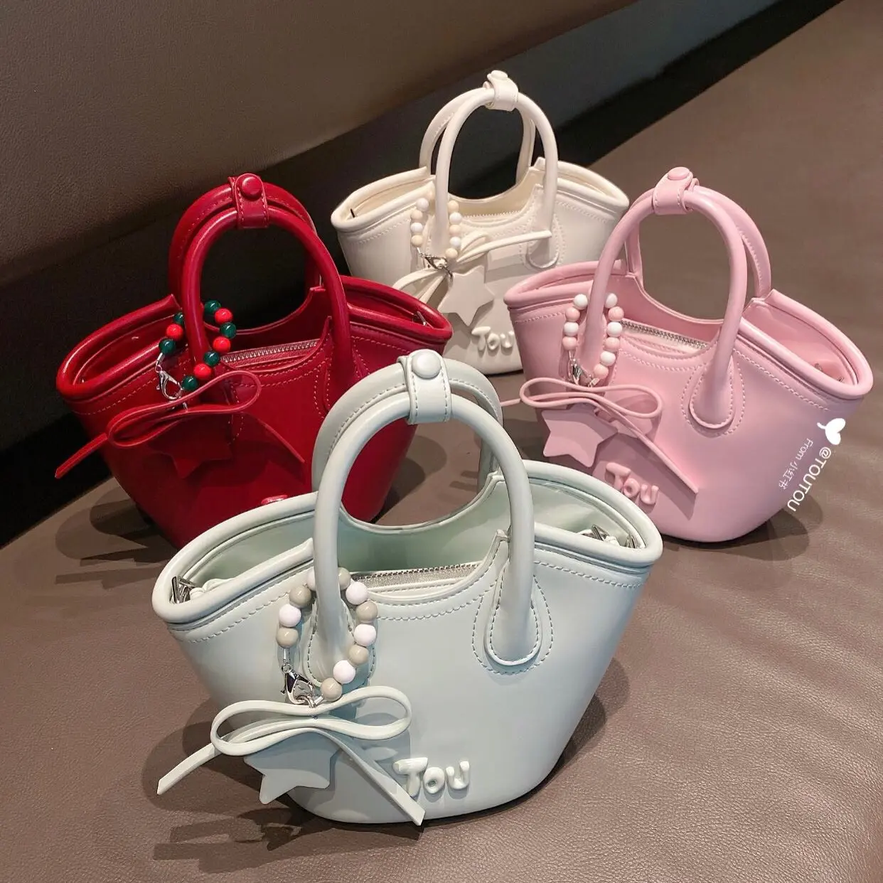 yixiaaa Túi giỏ toutou charrm ngọc nơ đeo chéo kèm kèm túi nhỏ Kem Bag Nữ