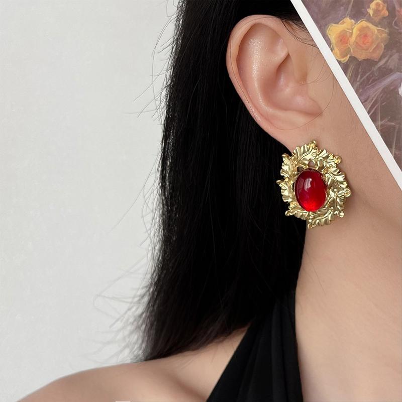 Product Introduction of Vintage Light Antique Style Exaggerated Heavy Industry Earrings French Court Vintage Wine Red Earrings High-Grade Ear Rings 9