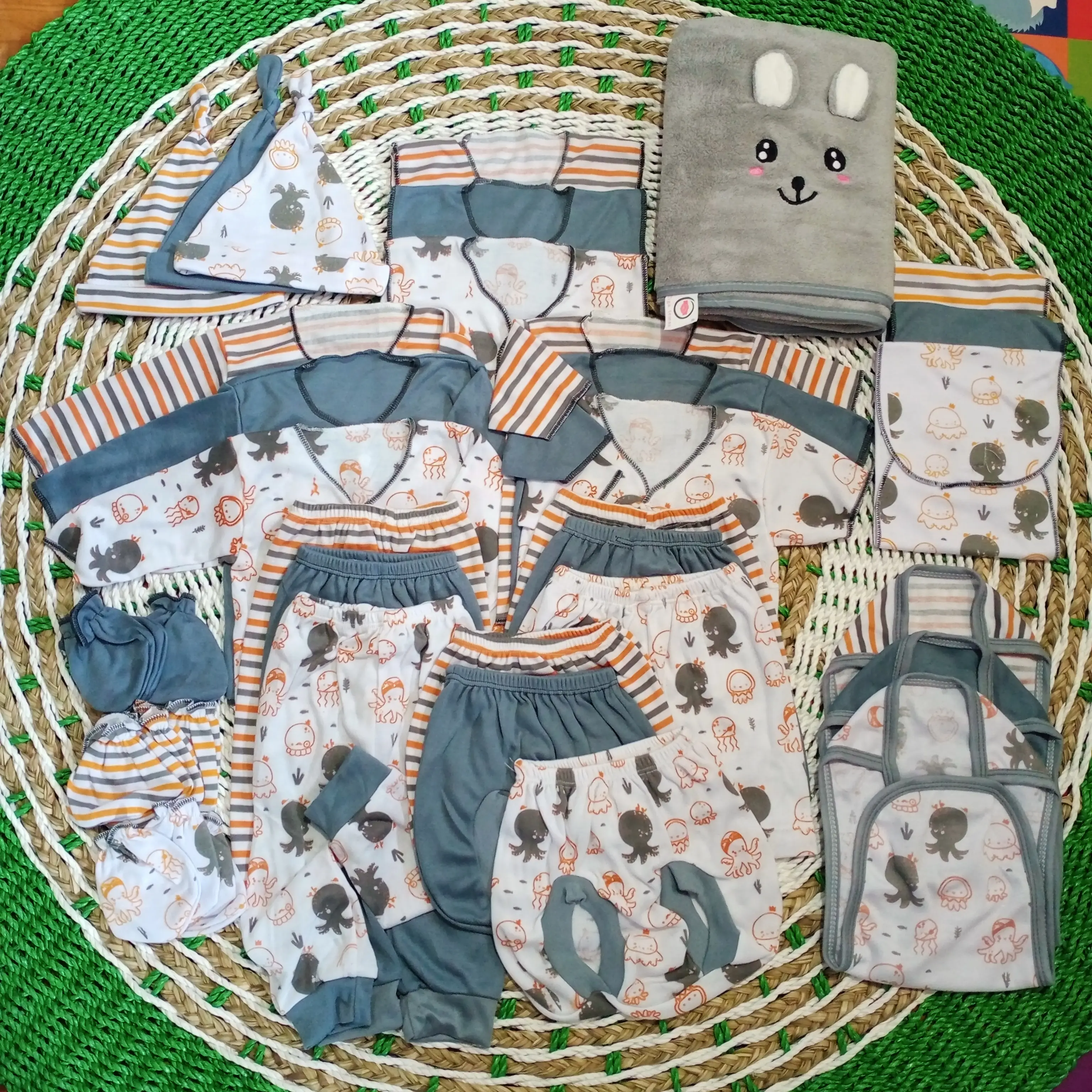 36 Pcs Paket Brojol Baju Bayi Lengkap Seri Abu Salur + Gift Handuk 1Pcs dan Bedong Sarung Parsel Popok