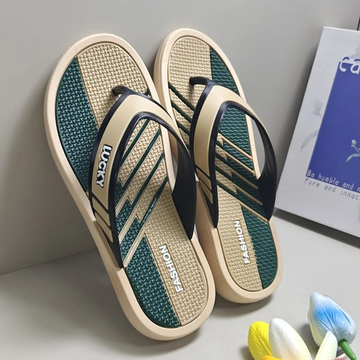 High-Quality Men's Sandals Beach Summer Outdoor New Soft Sole Non-Slip Toe Clip Wear-Resistant Odor-Resistant Thick Sole Flip-Flops