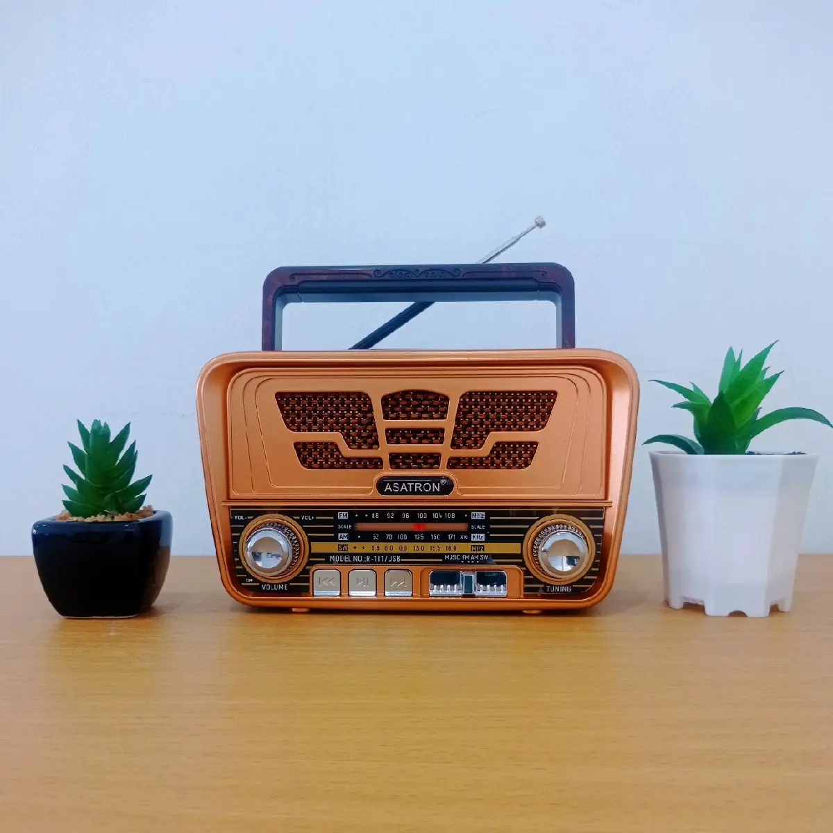 Radio Asatron R-1117 USB Bluetooth dengan Saluran FM, AM, dan SW