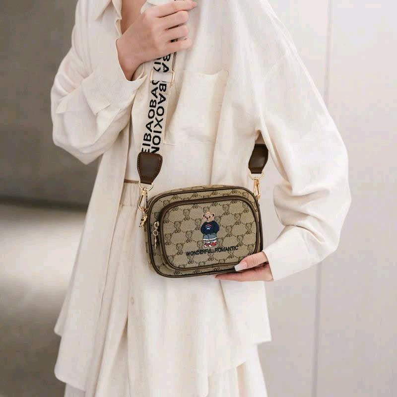 Túi Xách Nữ Túi Đeo Vai Túi Đeo Chéo Gấu Thêu 3 Ngăn - T11 Nhung Da Bag