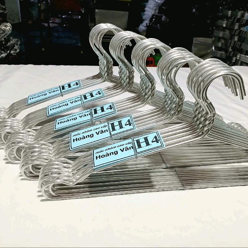 Mã: V_H4 [Giá xưởng] COMBO 50 MÓC ÁO NHÔM NGƯỜI LỚN_ LOẠI DÀY. kích thước sp dài 40cm, kiểu  dáng chữ V có nhấn vai (móc nhôm loại dày, kiểu V)