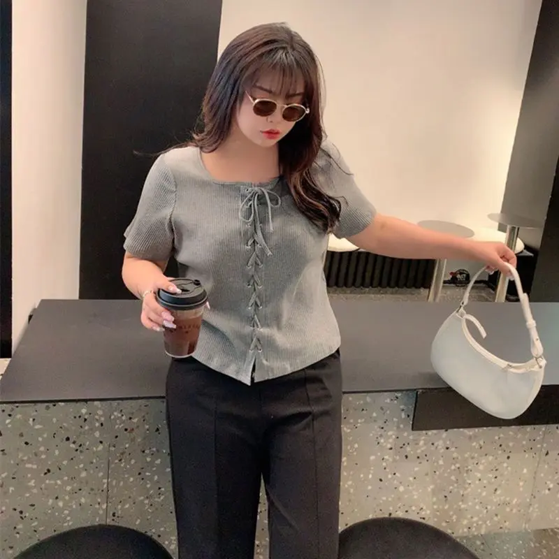 เสื้อผ้าผู้หญิงพลัสไซส์ เสื้อไหล่สาวอวบ สไตล์เกาหลี แขนสั้น ดีไซน์เก๋ไก๋เฉพาะ เสื้อยืดเก๋ไก๋ 1.00-150.00 กก.