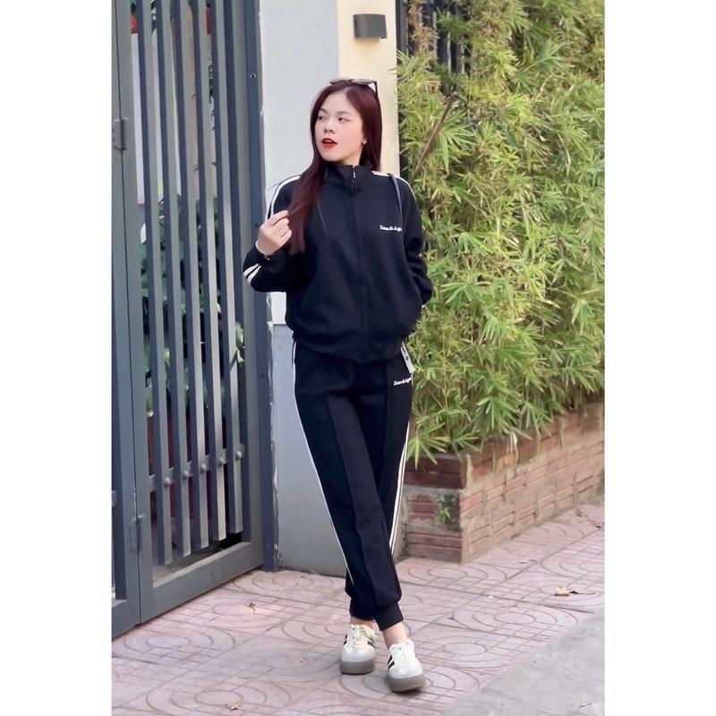 255 BIGGSIZE Set bộ nỉ nữ áo khoác croptop dài tay phối viền in chữ Zeos kèm quần bo gấu Women Kem