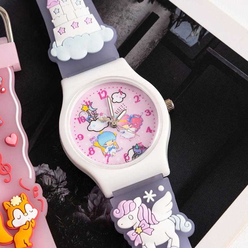 Product Introduction of Đồng Hồ Đeo Tay Trẻ Em, Họa Tiết 3D Sanrio, Cinnamoro Hello Kitty, Đồng Hồ Thạch Anh Chống Nước, Kuromi, Dây Đeo Đồng Hồ Silica Gel Hoạt Hình, Thích Hợp Làm Quà Tặng Trẻ Em 23