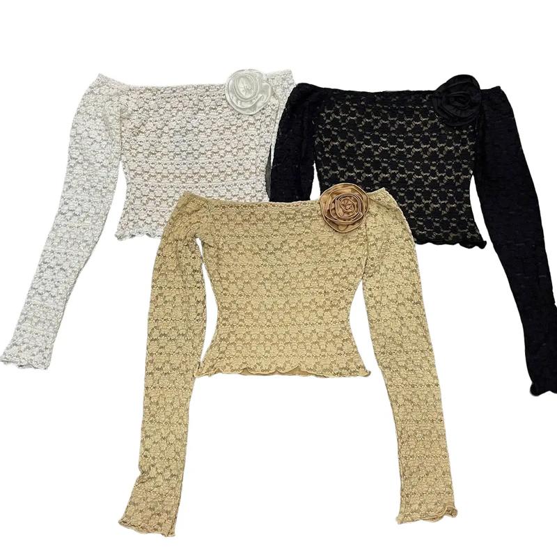 Áo ren trễ vai đính hoa  sang chảnh, có lót lưới nude bên trong ko sợ bị lộ, chất ren thêu hoa cao cấp co dãn thoải mãi lên from sang lắm ạ. Phối quần hay chân váy đều xinh ạ. Ba màu:  trắng đen nude .Dứoi 50kg s Dứoi 55kg m