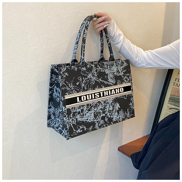 Product Introduction of Trendy Large Capacity Tote Bag for Women 2025 New Fashion Canvas Shoulder Handbag Tote Bag Niche Handbag Wholesale 11
