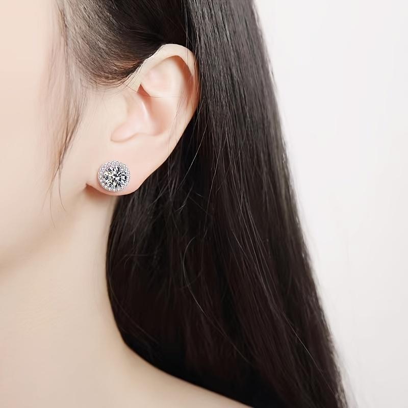 Product Introduction of round Shiny Moissanite Design Ear Studs Sterling Silver 925 Silver Exquisite Gift Band Gift Box 4