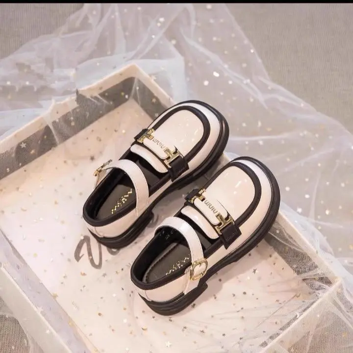 Giày Búp Bê Khoá MM(Phom Chuẩn ) Da Bóng Mềm Đế Nhẹ Dành Cho Bé Gái Từ 26-37 Mũi Tròn Quai Dán Dành Cho Mọi LứA Tuổi 2 màu Đen Và Kem Da Bóng giày 12 2