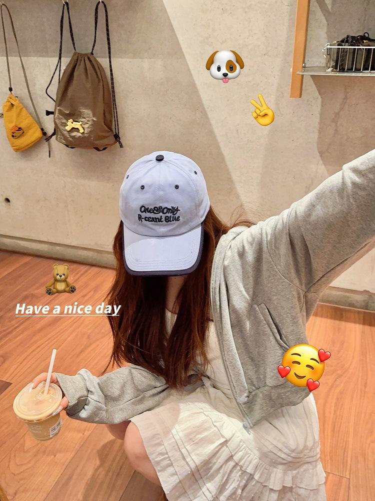 Product Introduction of Colorblock Soft Top Hip-Hop Baseball Cap, Unisex Korean-Style 3D Letter Embroidery, Wide Brim Duckbill Hat, Face-Slimming Design 2
