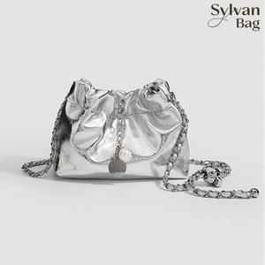 กระเป๋าสะพายไหล่สำหรับผู้หญิง, กระเป๋าห่วงโซ่, กระเป๋าสะพายข้าง, กระเป๋าถังเมฆจีบ, มีให้เลือก 2 สี, ความรู้สึกระดับไฮเอนด์มาก shoulder  bag