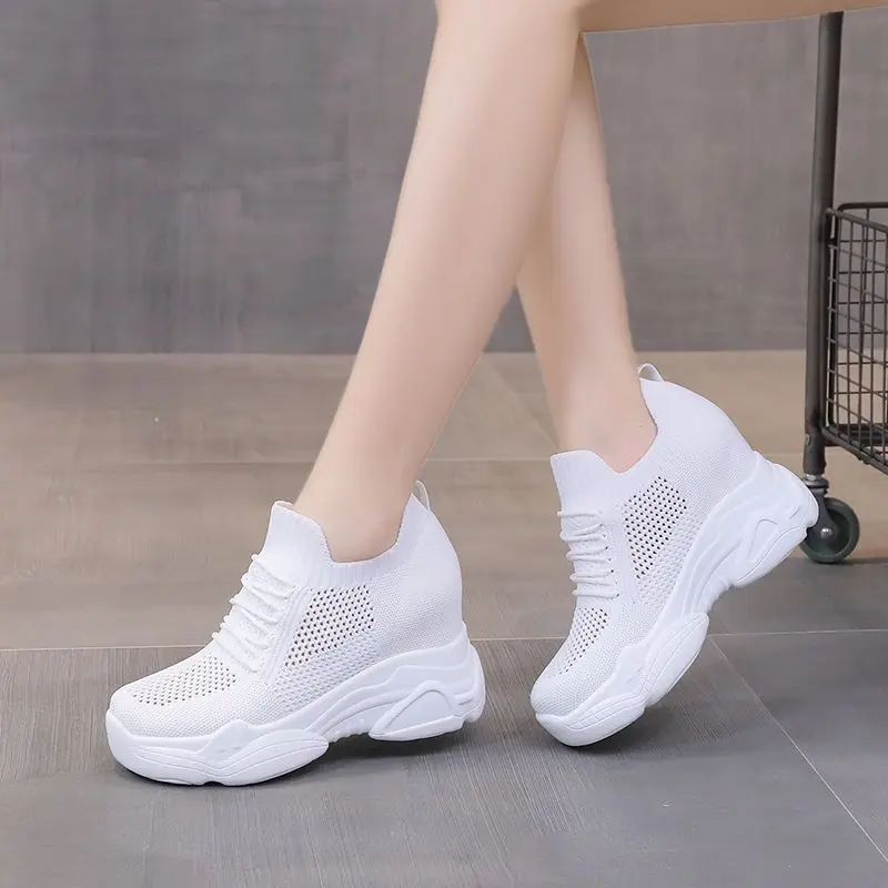Giày Nữ, Tăng Chiều Cao 10cm, Thoáng Khí, Màu Trắng, Đáy Bề Mặt Lưới, Giày Thể Thao Thường Ngày Dễ Phối Đồ, Hàng Mới Về 2024, Thích Hợp Cho Mùa Hè