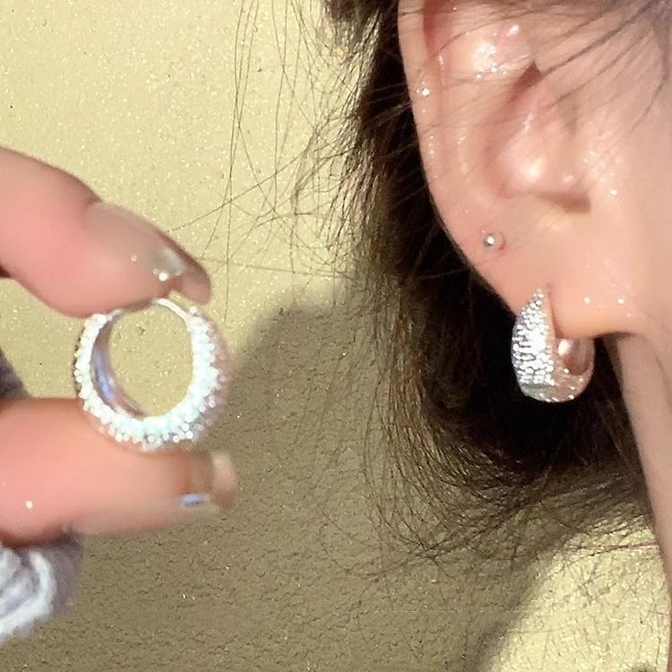 Metal Minimalist Matte Hoop Earrings New High-end Stud Earrings Unique Temperament Ear Jewelry for Women 3