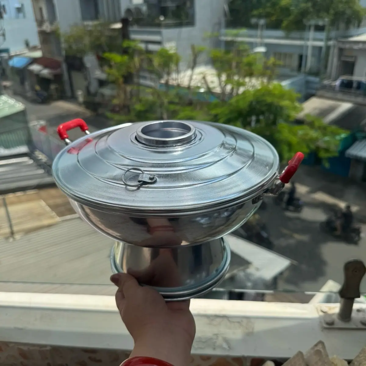 Nồi lẩu than nhôm size 22 và 24, bao gồm thân nồi, chân đế, miếng lót than và nắp lẩu - Sản phẩm truyền thống Miền Tây