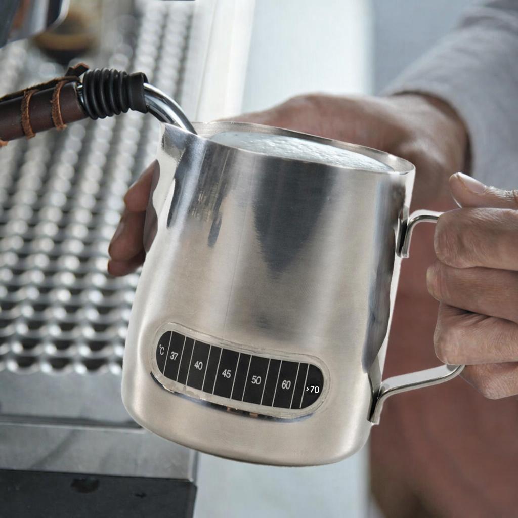 One Two Cups Gelas Milk Jug Latte Art Espresso Thermometer 350ml | Metal Jug Putih Susu - L-2016 One Two Cups Gelas Milk Jug Latte Art Espresso Thermometer 350ml | Metal Jug Putih Susu - L-2016