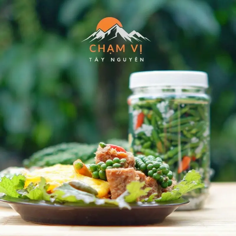 Combo 2hũ (mỗi hũ 500ml ): Ớt rừng (thêm ít tiêu xanh) ngâm mắm/giấm/muối nhà Chạm Vị Tây Nguyên. Siêu thơm,giòn,cay. 6