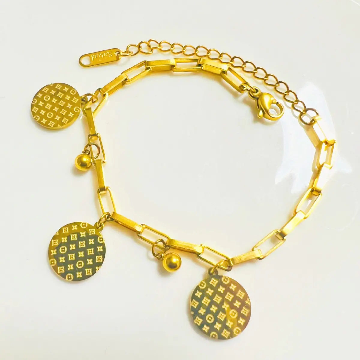 Gold Plated Titanium Steel Bracelet with Vintage Pattern, Light Luxury Style for Women, Durable Non-Fading Jewelry, Chic All-Match Accessory