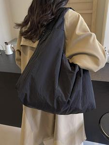 Bolsa tote drapeada de color sólido texturizado para mujer, bolsa de hombro de gran capacidad para trabajo y uso diario, bolsa casual y versátil de alta calidad para el traslado diario