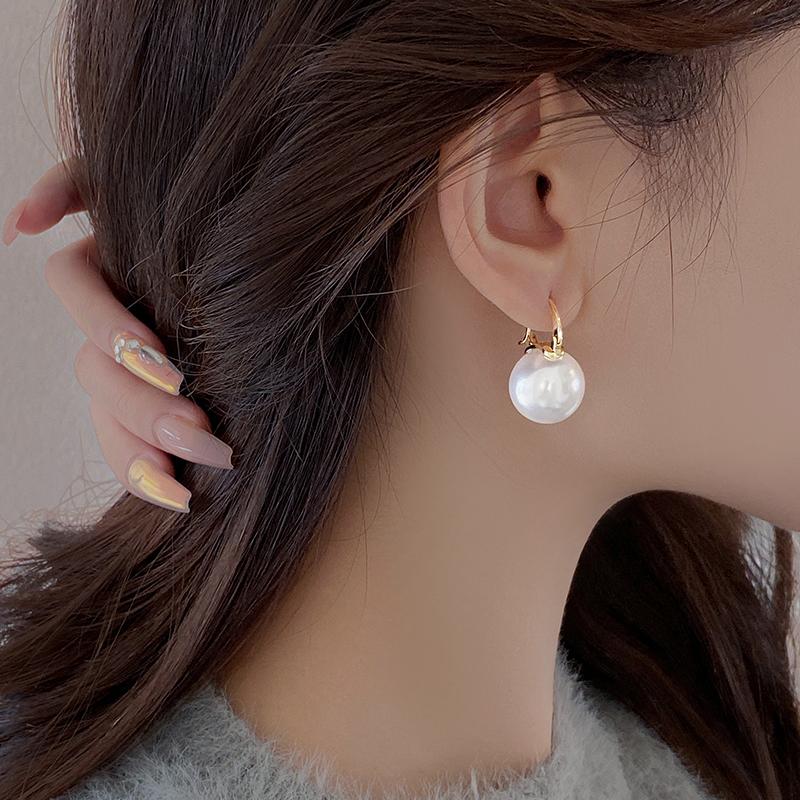 Product Introduction of Elegant Artificial Pearl Hoop Earrings for Women Gold Color Eardrop Minimalist Ear Buckle Fashion Accossories 12