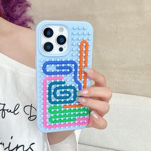 เคสโทรศัพท์ซิลิโคน, Ins สไตล์ยอดนิยม, เรียบง่ายและสร้างสรรค์, การออกแบบปริศนาลายจุด 3 มิติ, DIY, สำหรับ Apple iPhone 16 Pro Max และ IP15 ใหม่, IP13 Pro และ IP13 Pro Max, กันกระแทก, พื้นหลังสีน้ำเงิน, แถบสีลายจุด 3 มิติ, สำหรับผู้หญิง