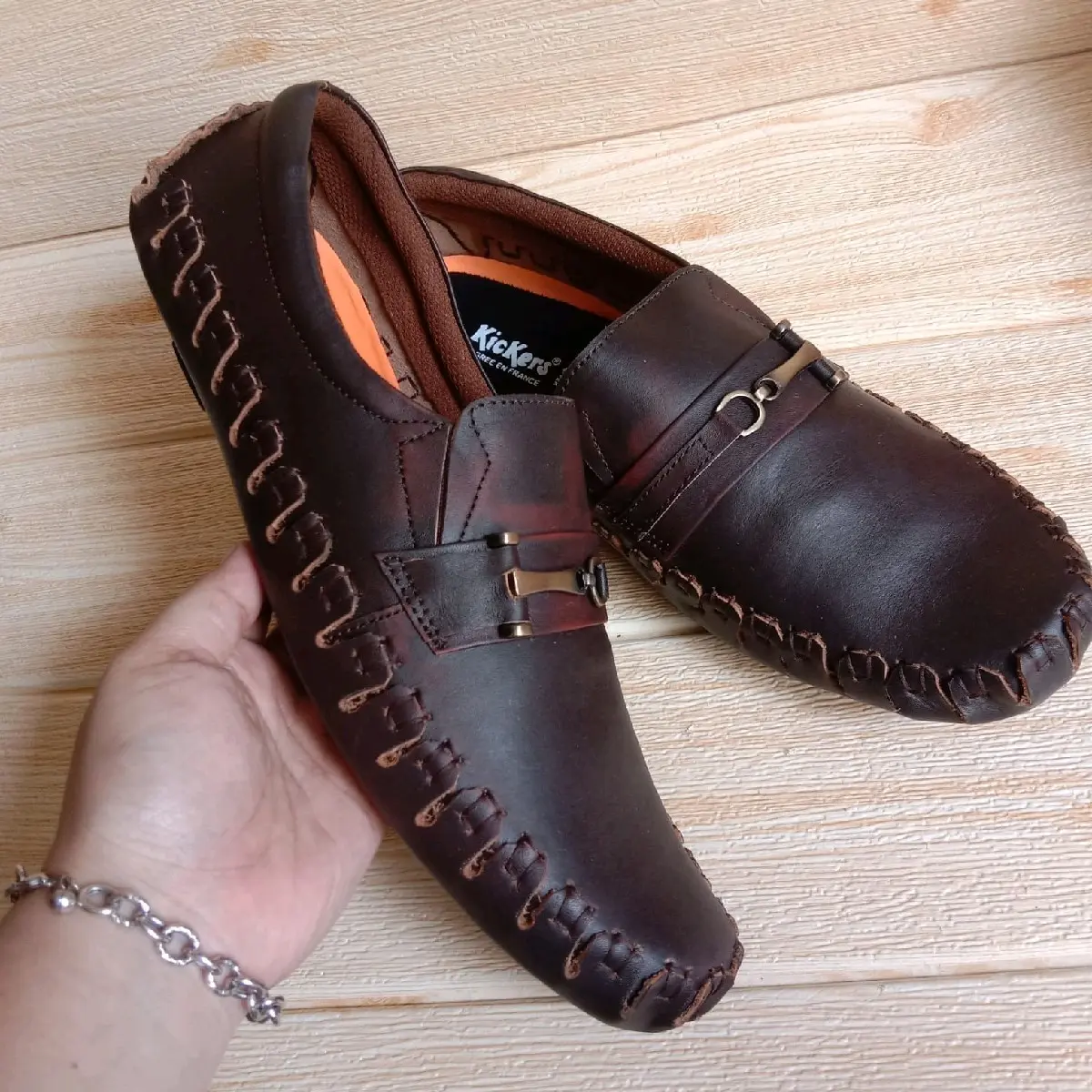 sepatu casual kulit model terbaru
