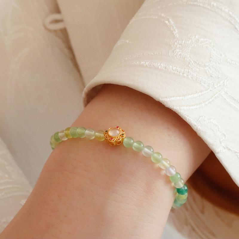 Product Introduction of Natural Grape Purple Chalcedony Crystal Bracelet Artistic Temperament White 4mm Extremely Fine Natural Crystal Bracelet Accessories 15