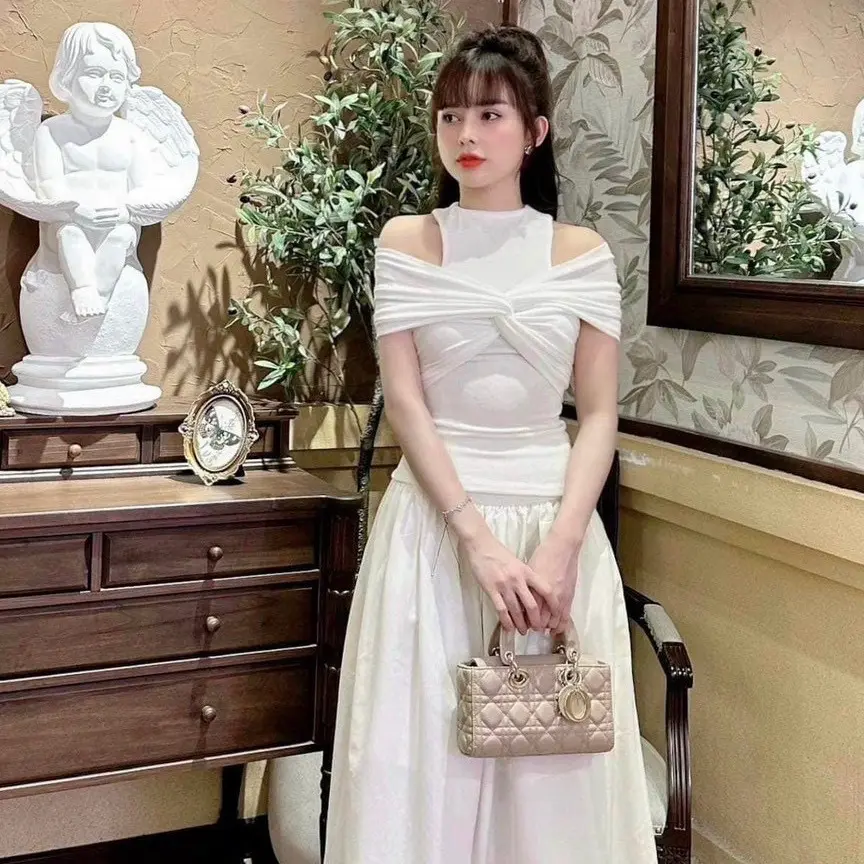 Áo kiểu rớt vai Màu đen Màu trắng