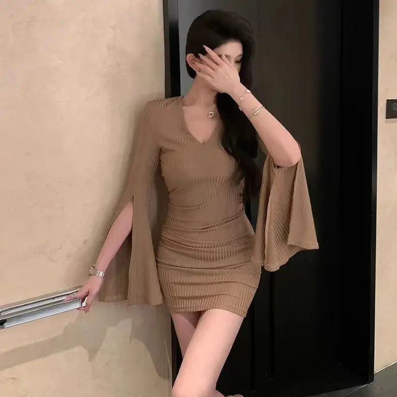 Đầm Bodycon Thanh Lịch, Dành Cho Phụ Nữ, Cổ Chữ V, Màu Cà Phê, Tay Loe, Thiết Kế Xẻ Tà, Gợi Cảm Và Dễ Thương, Ôm Hông, Thích Hợp Cho Mùa Thu Và Mùa Đông Women Dress