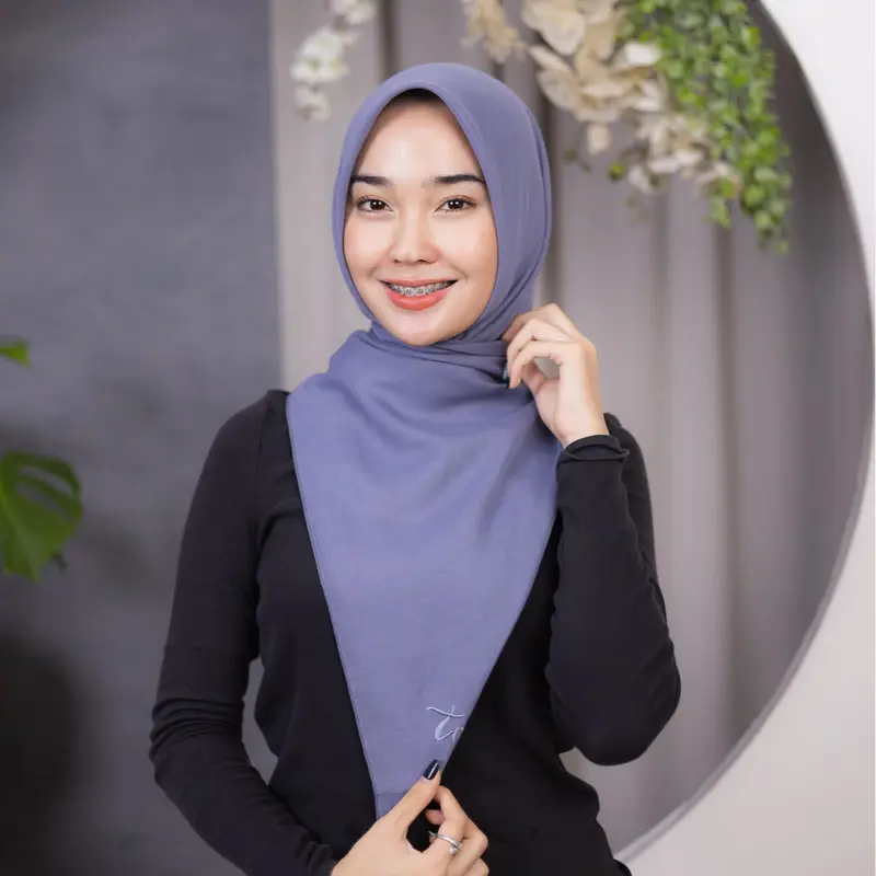 Lily Paris Premium  square by Tiebymin  plain square kerudung segi empat anti meleyot 4