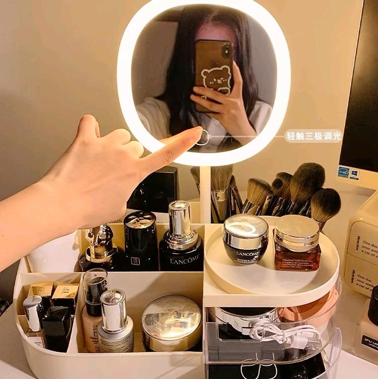 Kệ Để Mỹ Phẩm Kèm Gương Led 3 màu xoay 360° , Đồ Trang Điểm Để Bàn, Khay Đựng Mĩ Phẩm Có Ống Cắm Cọ Và 2 Ngăn Kéo Đựng Đồ Tiện Lợi Cosmetic Mascara Nữ