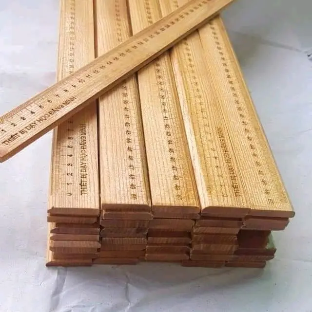 Thước gỗ tự nhiên 30cm , 50cm , 60 cm khắc vạch tia số rõ , phun PU bóng cho giáo viên , học sinh 0