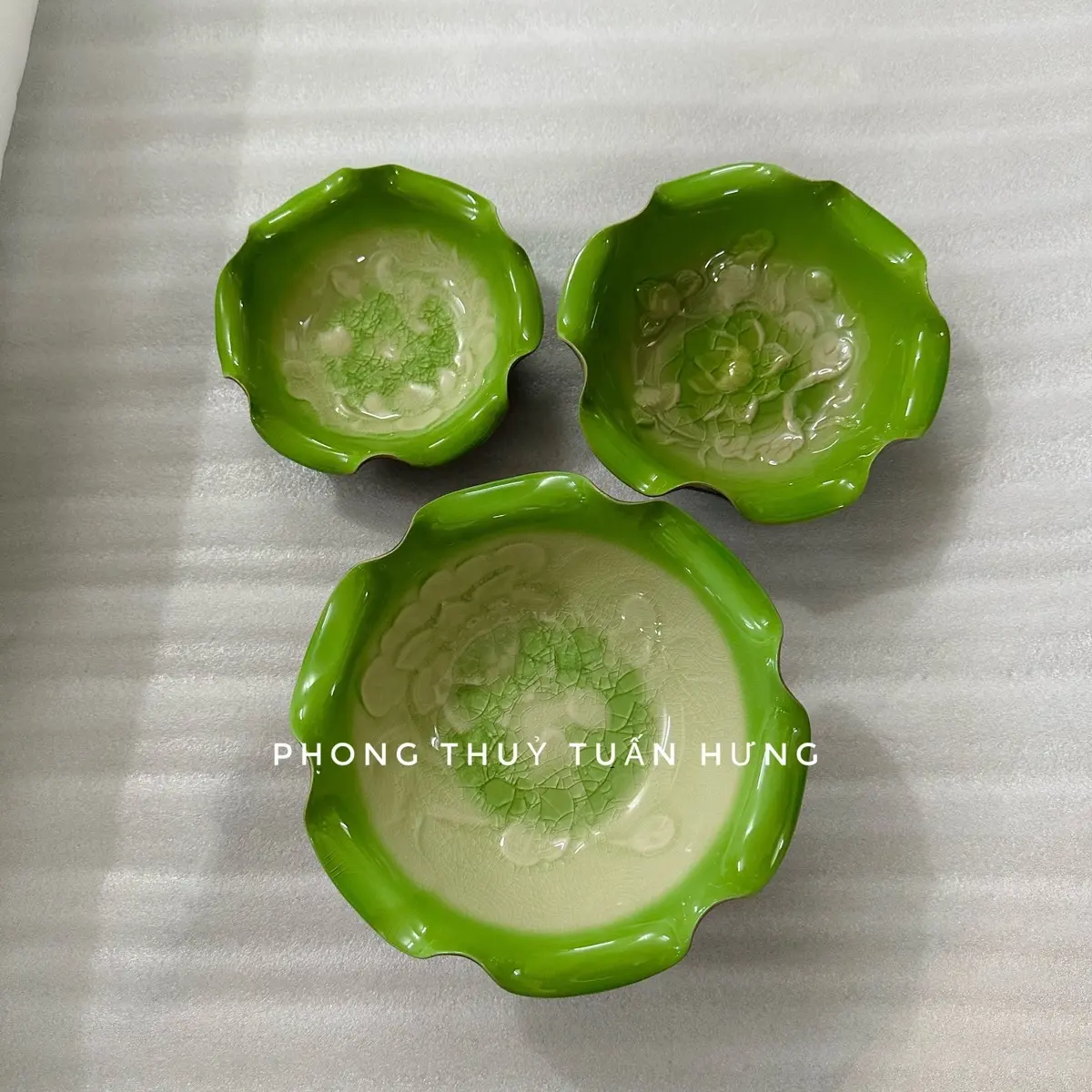 Bát thả hoa, bát minh đường tụ thuỷ đặt ban thờ thần tài men rạn xanh lá