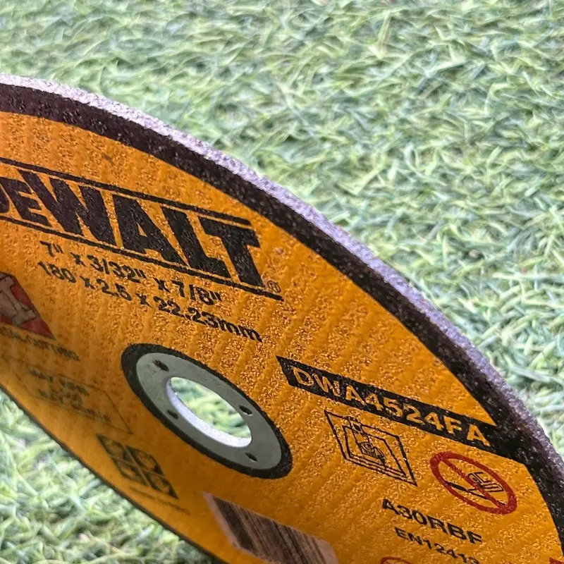 Đá cắt sắt 180 x 2.5mm Dewalt 1
