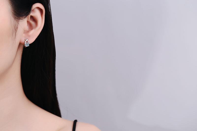 Product Introduction of S925 Sterling Silver Earrings Moissanite Stud Earrings Cross Water Drop Earrings Light Luxury Korean Style 1 Karat Moissanite Stud Earrings for Women 7
